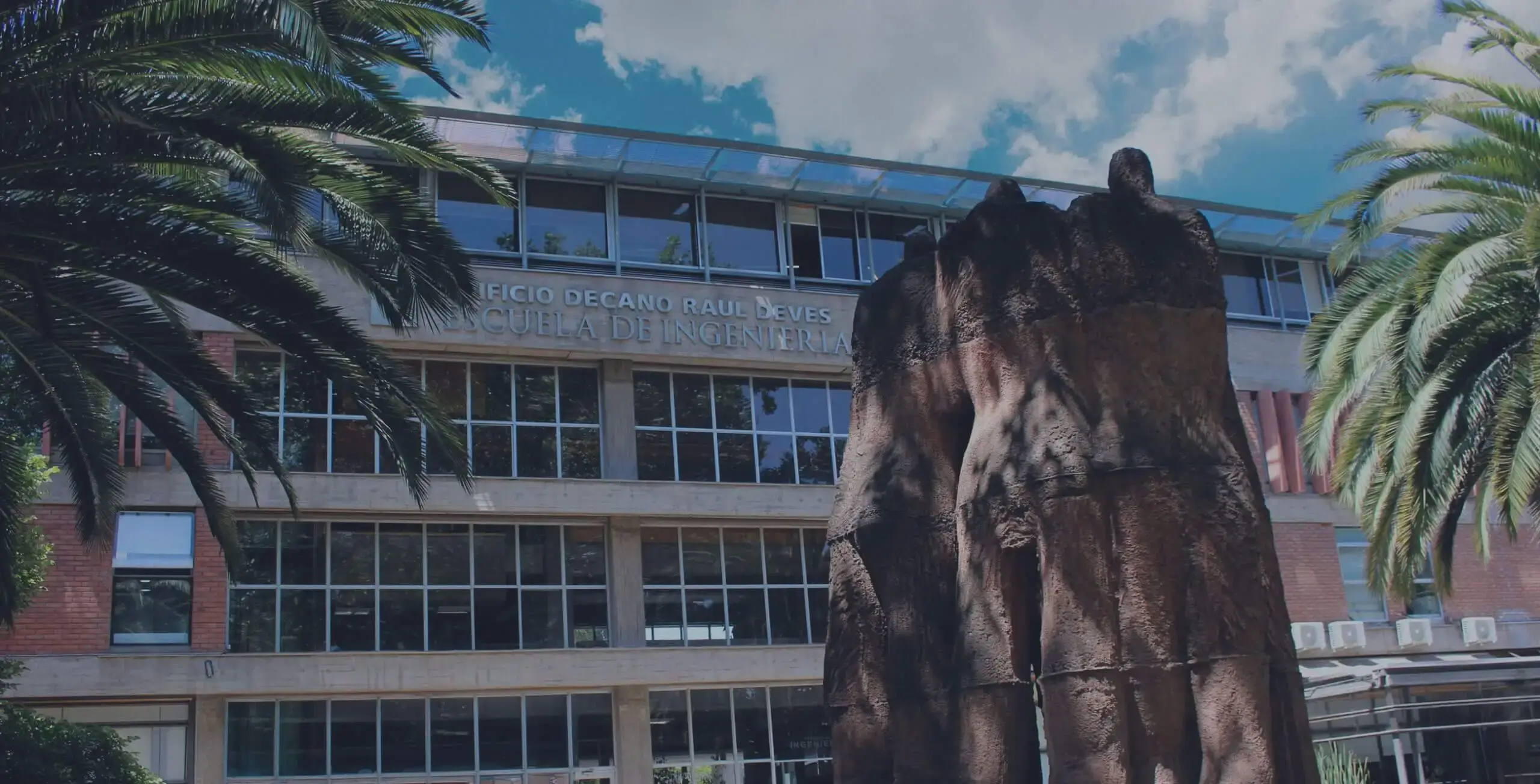 Edificio Raúl Devés UC