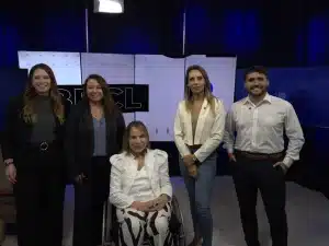 La Ley de Conciliación de la Vida Personal, Familiar y Laboral, fue tema de un panel de Radio Bio Bio, moderado por la psicóloga y profesora Ana María Acuña, destaca como un hito en la equidad de género, permitiendo a hombres y mujeres equilibrar sus responsabilidades laborales y familiares.