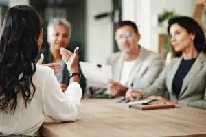 El desarrollo de carrera pueden guiarse a través del autoconocimiento y la autoevaluación.